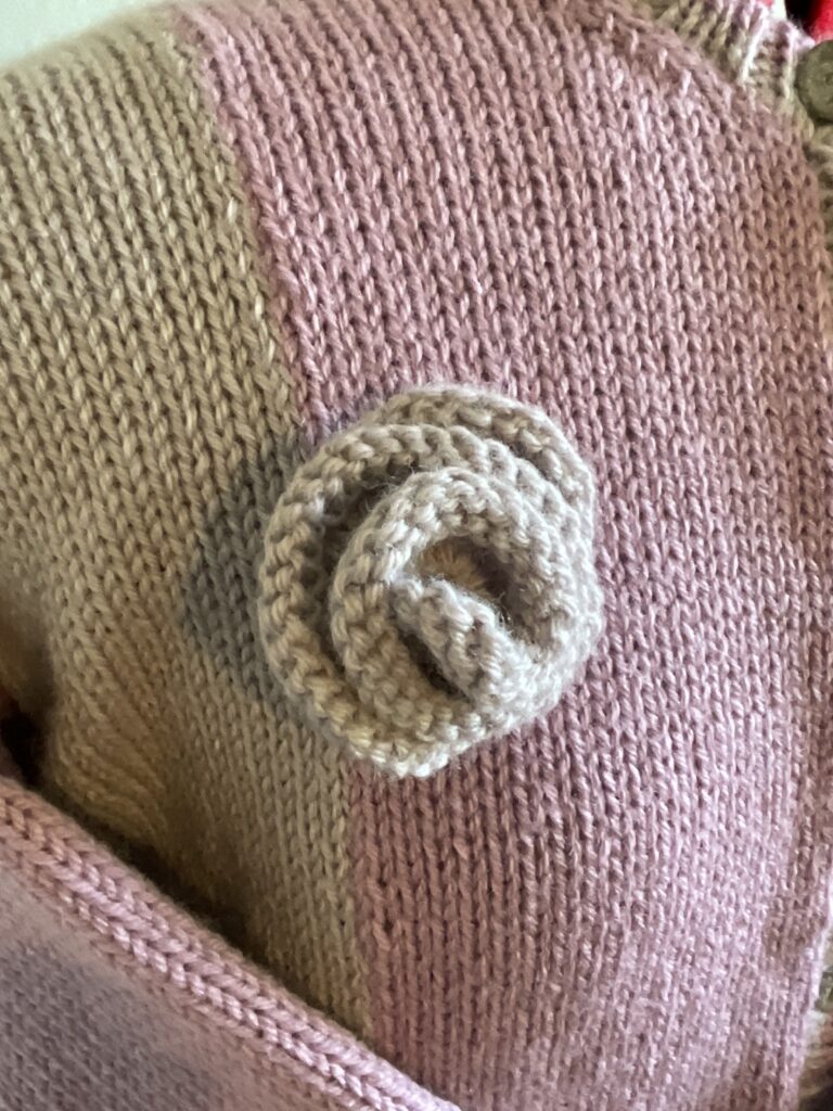 Knitted rose 